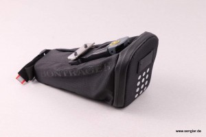 Satteltasche mit Clip-Befestigung zur Unterbringung der Steuereinheit