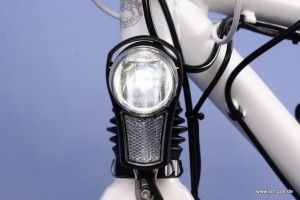 Der hochwertige LED-Scheinwerfer von Busch & Müller liefert superhelle 40 Lux