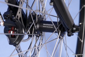 Qualität auch im Vorderrad: Die Shimano SLX-Nabe