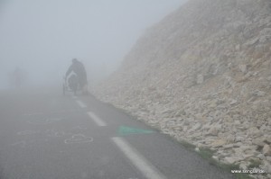 Dichter Nebel, starker Anstieg und starker Wind