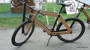 Alles richtig gemacht: Ein Holz-Fahrrad steht vor uns!