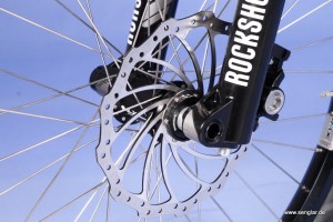 Stabile Federgabel von Rockshox für das Vorderrad