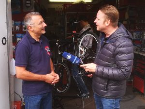 hr 4-Reporter Raphael Stübig im Gespräch mit Jochen Treuz